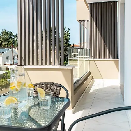 Adolina One Bedroom 202 By Ezoria Διαμέρισμα