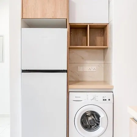 Adolina One Bedroom 202 By Ezoria Διαμέρισμα *