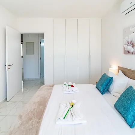 Adolina One Bedroom 202 By Ezoria Διαμέρισμα
