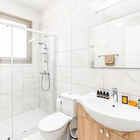 Adolina One Bedroom 202 By Ezoria Πάφος